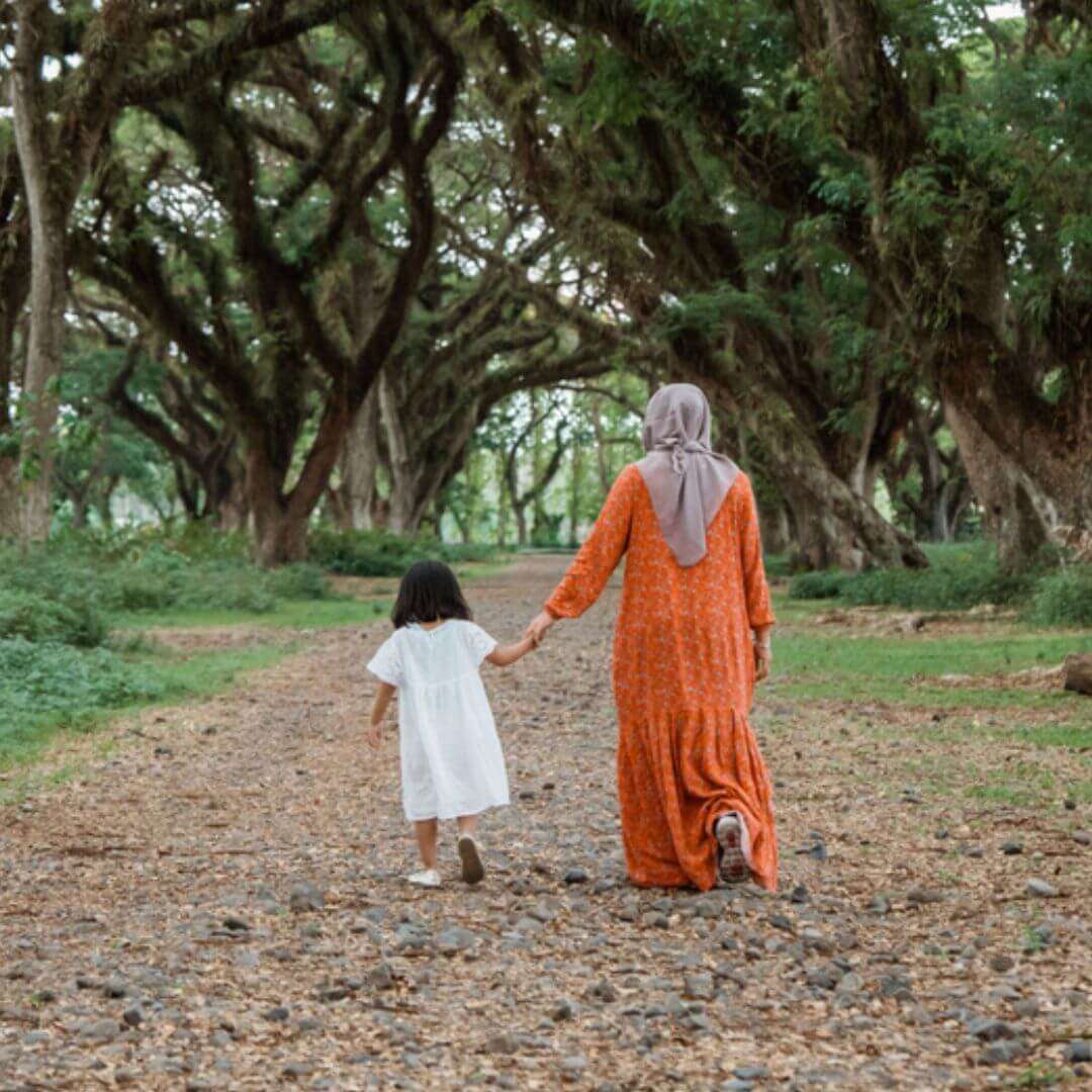 muslim-woman-walking-with-child
